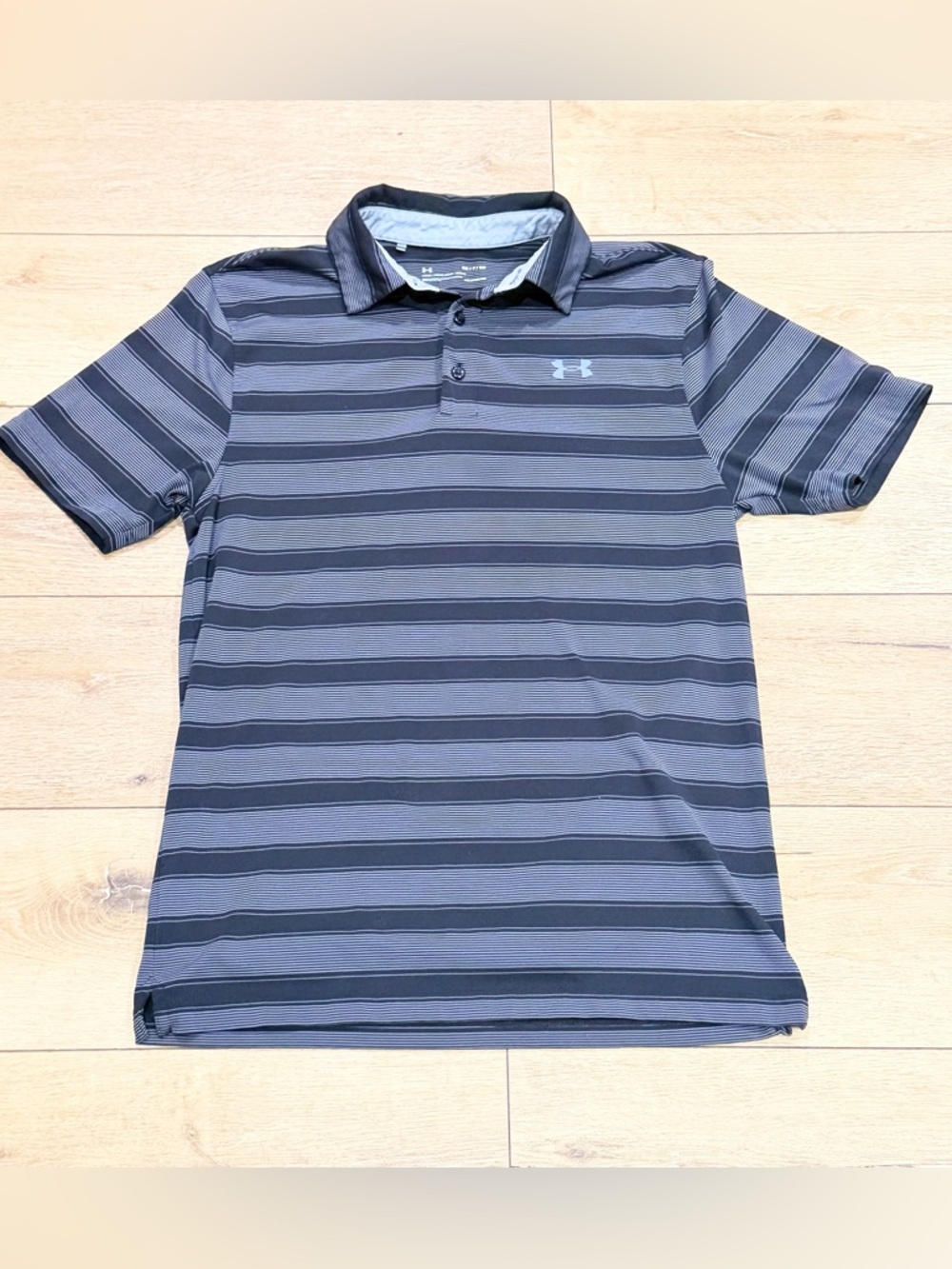 Under Armour Men’s Black and Gray Striped Golf Polo HeatGear size Small